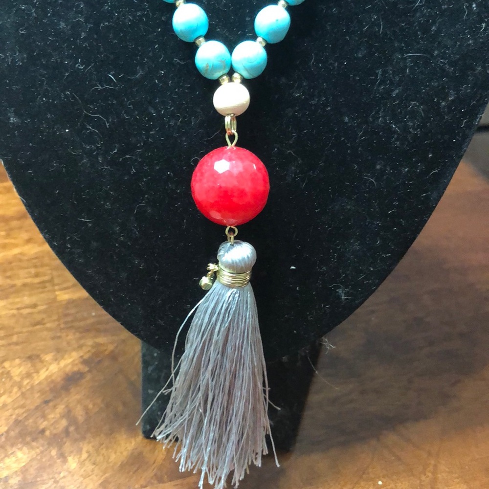 Costume Jewelry Woman’s Necklace